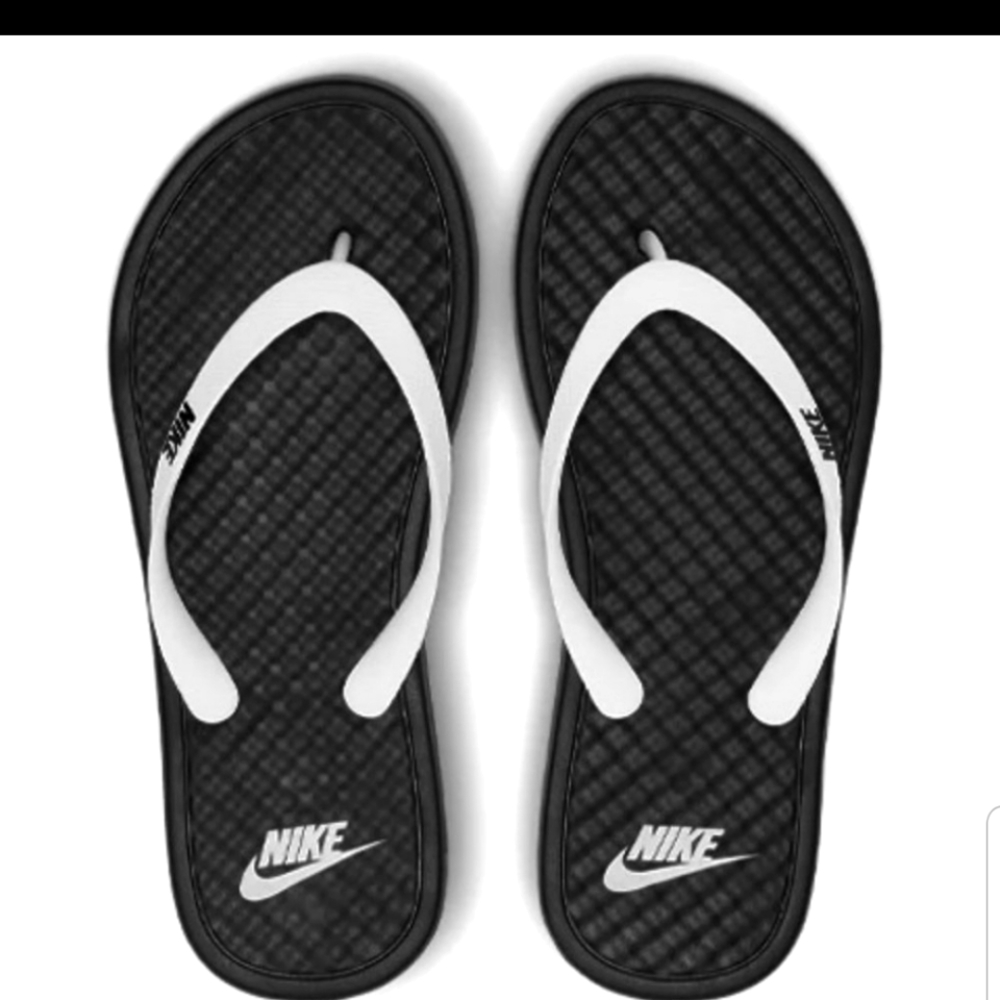 NWT Nike Men's Black and White On Deck Slippers